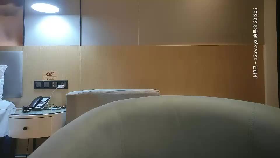 壹屌探花鸭哥上场约了个高颜值白靴性感妹子啪啪，舌吻口交摸逼上位骑坐大力抽插猛操