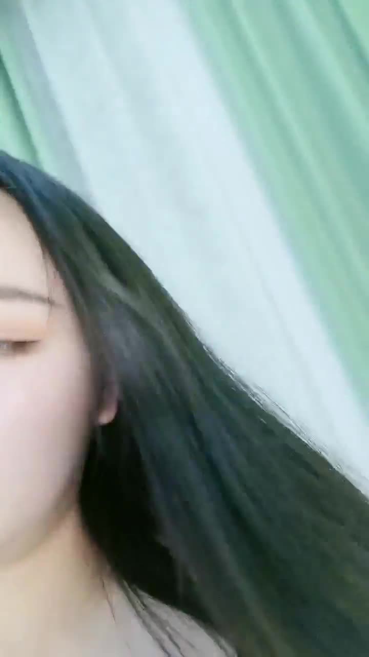 核弹巨乳【38H杯妹妹】超级大奶主播 抖奶 自慰 大尺度啪啪 揉乳玩穴【100v】 (1)