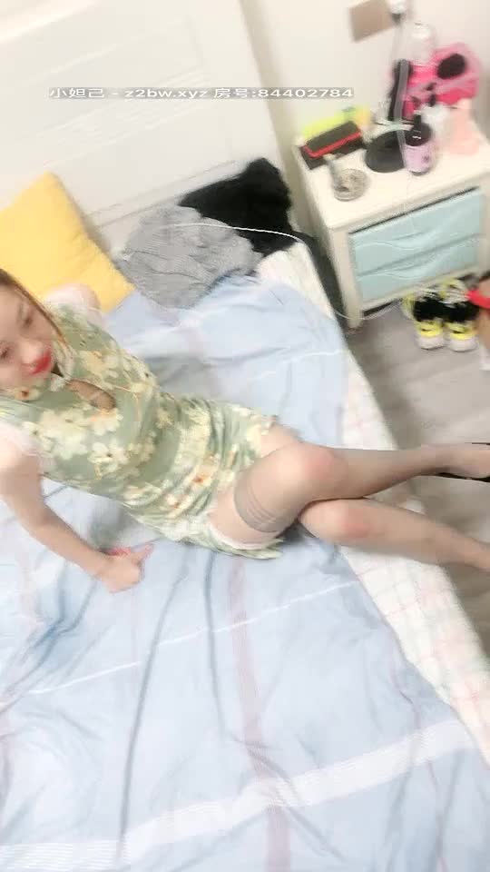 国产淫乱4P【颜射女神】跟闺蜜被猛男轮番蹂躏爆操【 76v】 (28)