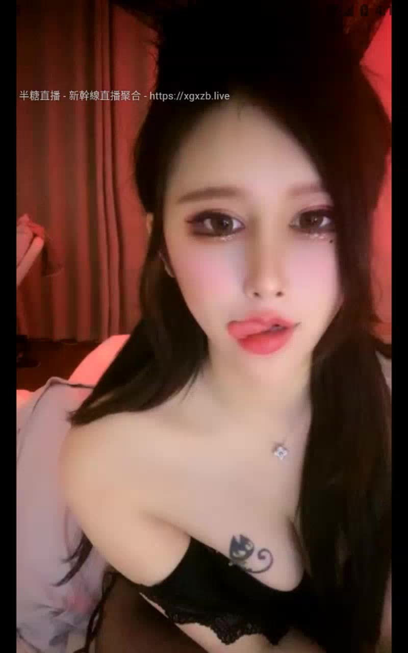 极品网红【奶油草莓】假屌自慰！黑丝美腿无毛肥穴猛捅喷水，手指揉搓阴蒂【90v】 (39)