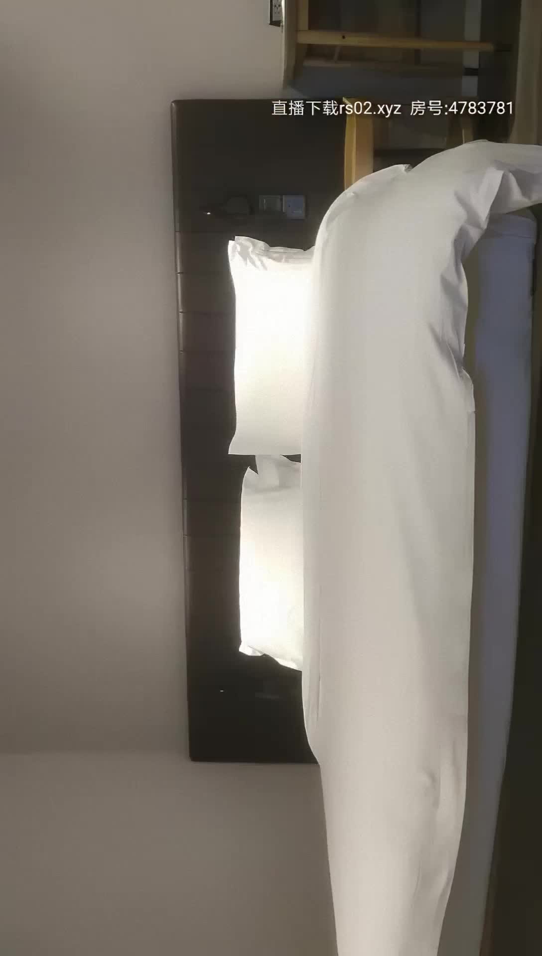 大神经典，外围开拓者，【雀儿满天飞37】，成都外围女神，骚货健谈，赞雀儿的实物好大控制不住非常想舔，超清1080P修复版è®