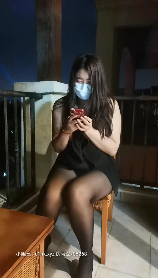 2048.cc@[原版]_024_陌生人前露出_密码房_20210218