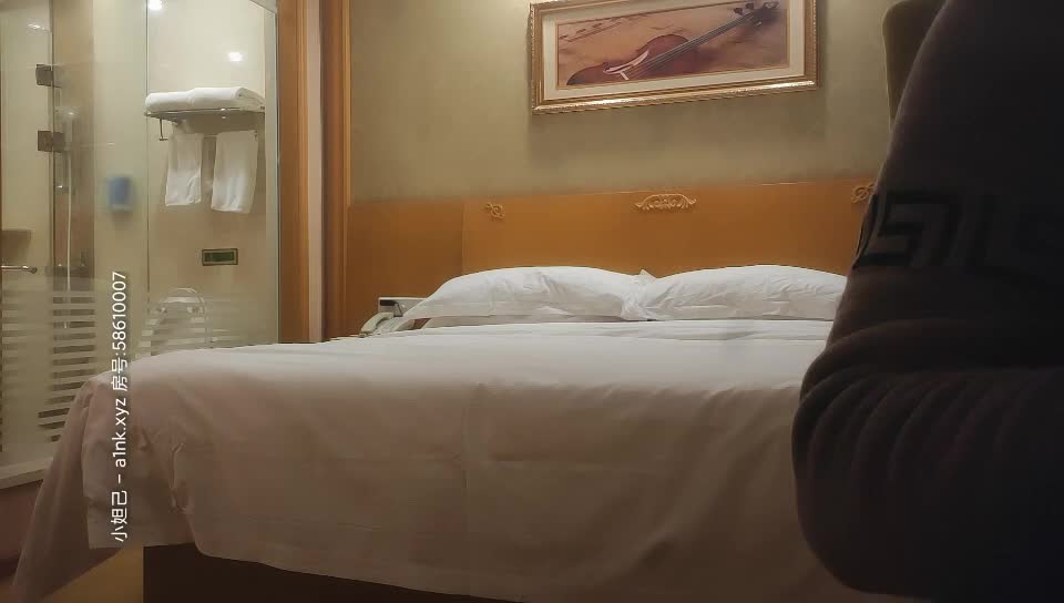 2048.cc@[原版]_044_文轩探花_壹屌啪啪_20210308