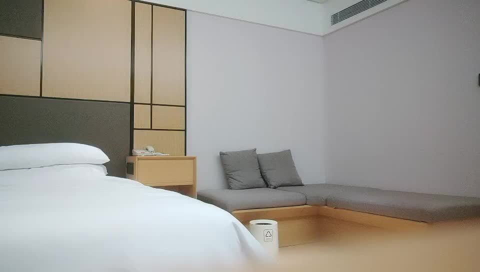 2048.cc@[原y版b]_014_干g净j利l落l_啪p啪p第d二e场c_20211025