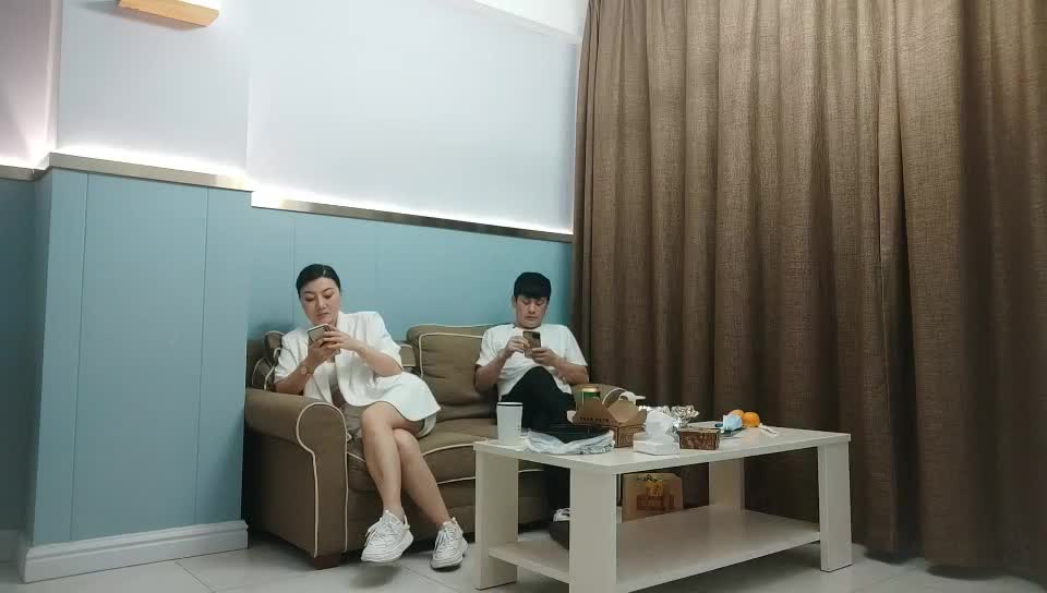 2048.cc@[原y版b]_001_爱a情q故g事s_啪p啪p_20220412