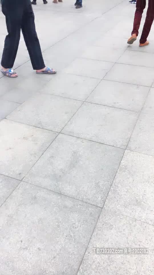 户外露出【你好迷人】美容店勾引技师啪啪 路人啪啪野战 精品合集【106v】 (6)