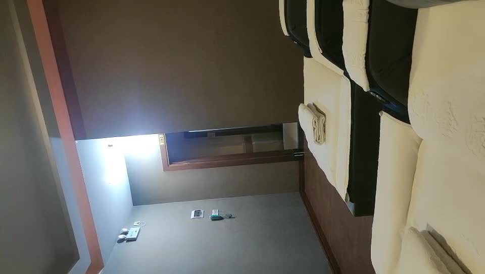 2048.cc@[原y版b]_019_山s鸡j优y选x_勾g搭d技j师s啪p啪p_20210913