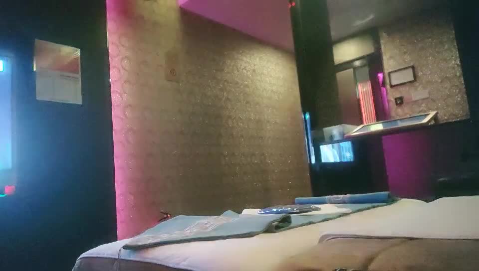 2048.cc@[原y版b]_044_伟w哥g足z浴y寻x欢h_勾g搭d技j师s啪p啪p_20211105