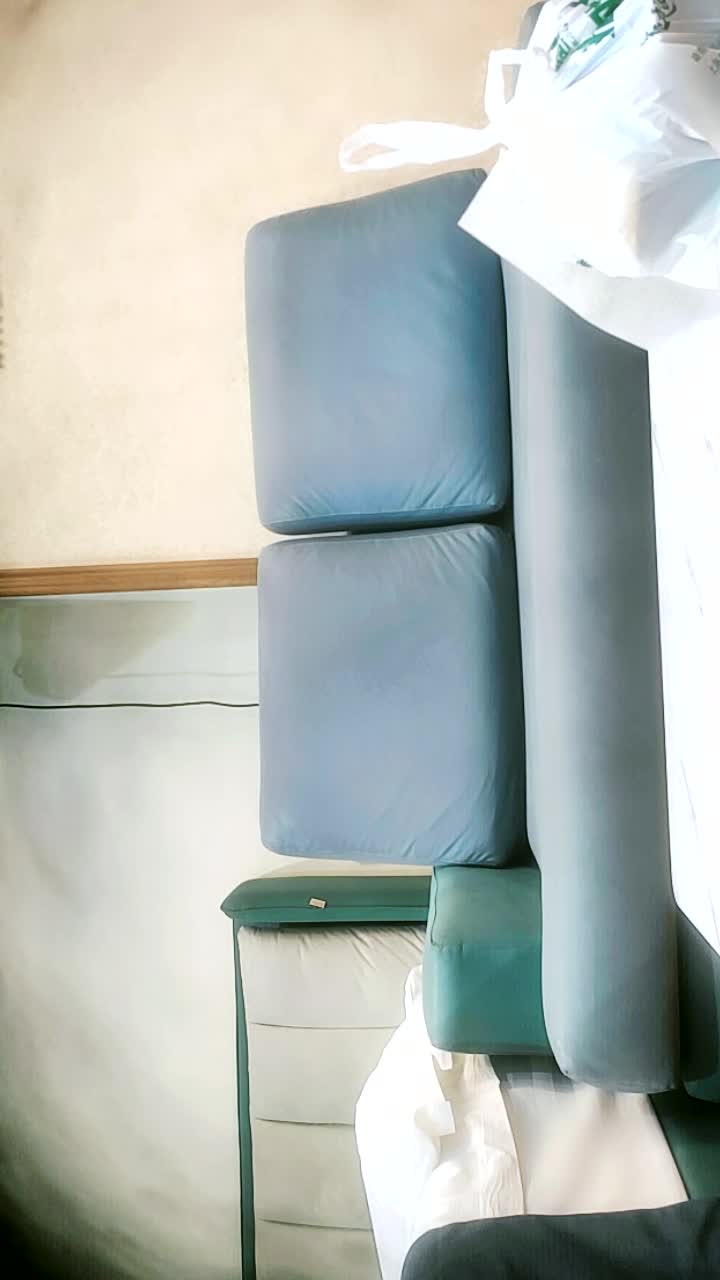 【新片速遞】2023.4.9，【黑桃探探】，19岁学生妹，刚开始援交，被操时候害羞的捂脸，极品美乳，超赞