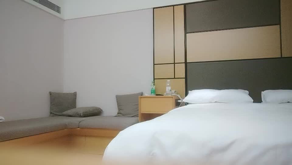 2048.cc@[原y版b]_037_用y利l抽c插c_啪p啪p第d一y场c_20211210