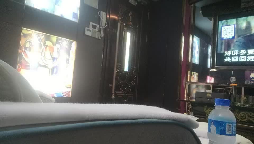 2048.cc@[原y版b]_026_伟w哥g寻x欢h_勾g搭d技j师s啪p啪p_20210915