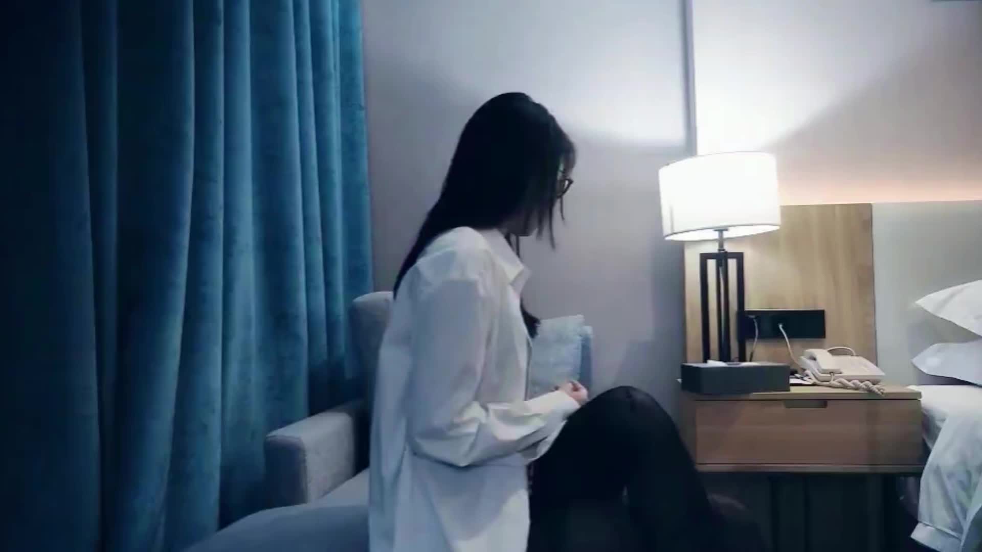 2048.cc@七天眼镜妹