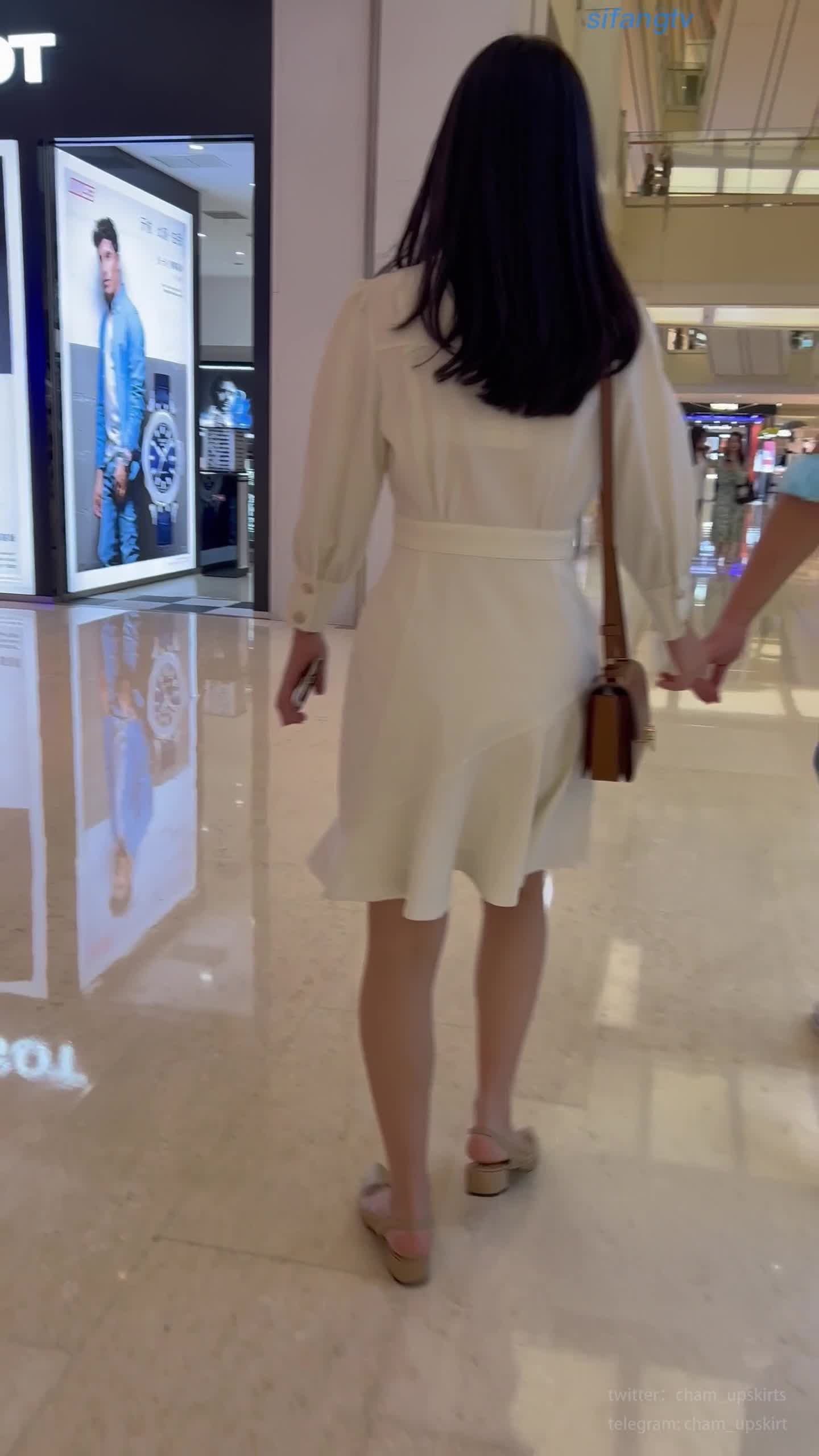 「kfc原创cd」长裙靓女和楼公逛gai,宅内夹近屁股里。