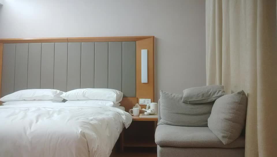 2048.cc@[原y版b]_068_我w是s探t索s者z_啪p啪p第d一y场c_20220111