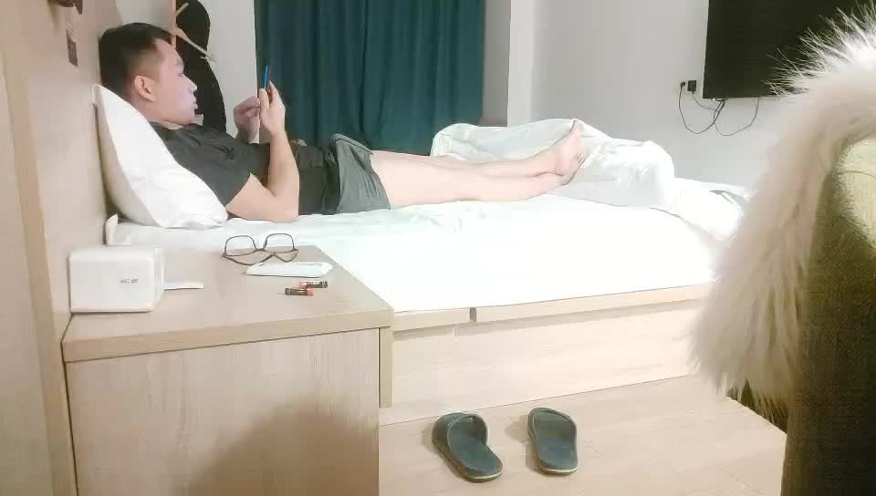 2048.cc@[原y版b]_023_老l师s寻x欢h_啪p啪p_20220104