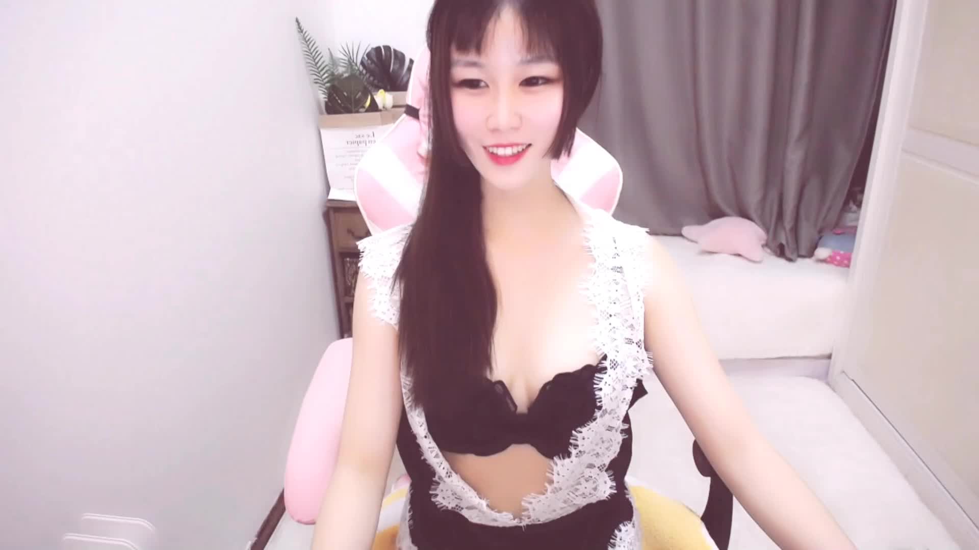 CB站~国人萝莉主播【twswag_Maywswag_June】直播诱惑~勾引诱人【33V】 (28)