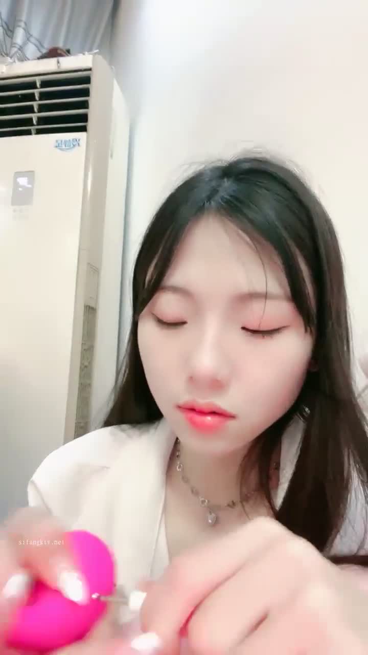 极品尤物小蝴蝶逼【对羊崽心动】嫩的不行~清纯女孩反差骚~道具插穴秒淫荡【82V】 (14)