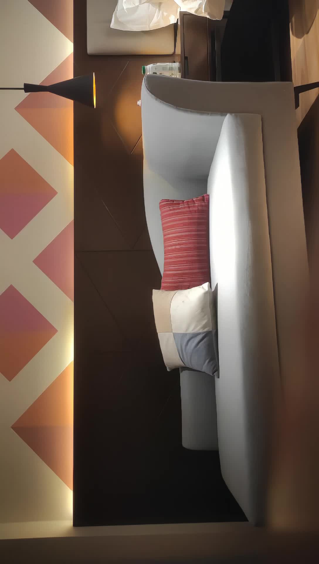 ，2022.3.30，【胖子工作室】，凌晨场，漂亮兼职小姐姐，沙发抠穴受不了，躺平暴插逼过瘾