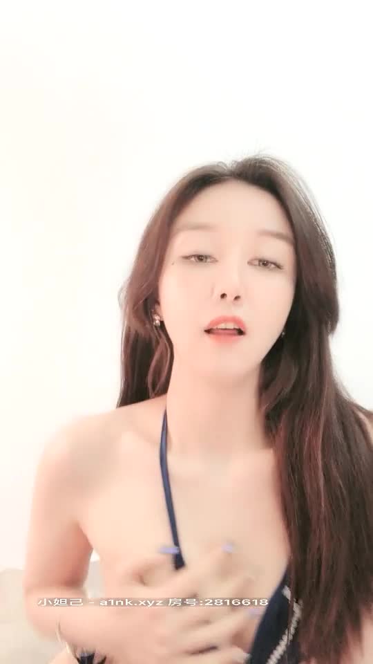 台湾小姐姐【倩宝宝 BloodMoon】遥控跳蛋道具大秀合集【 70V】 (36)