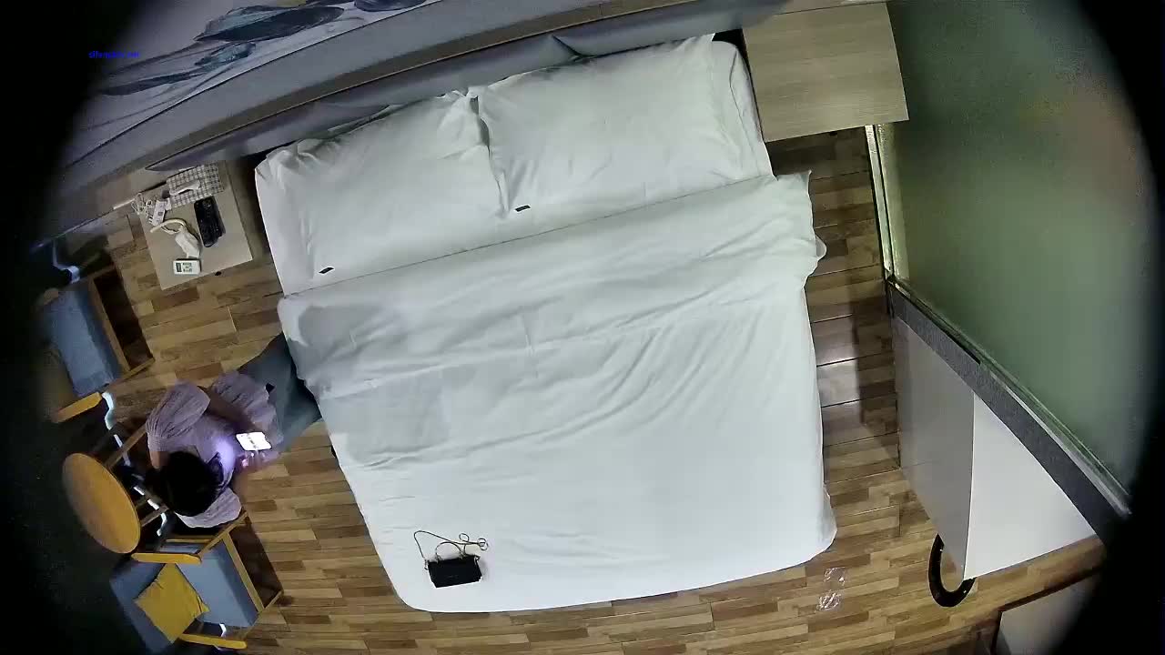 gc2048.com-2023-7-10新流出安防酒店偷拍 学生情侣暑假开房极品身材美女和男友啪啪两炮后打了起来