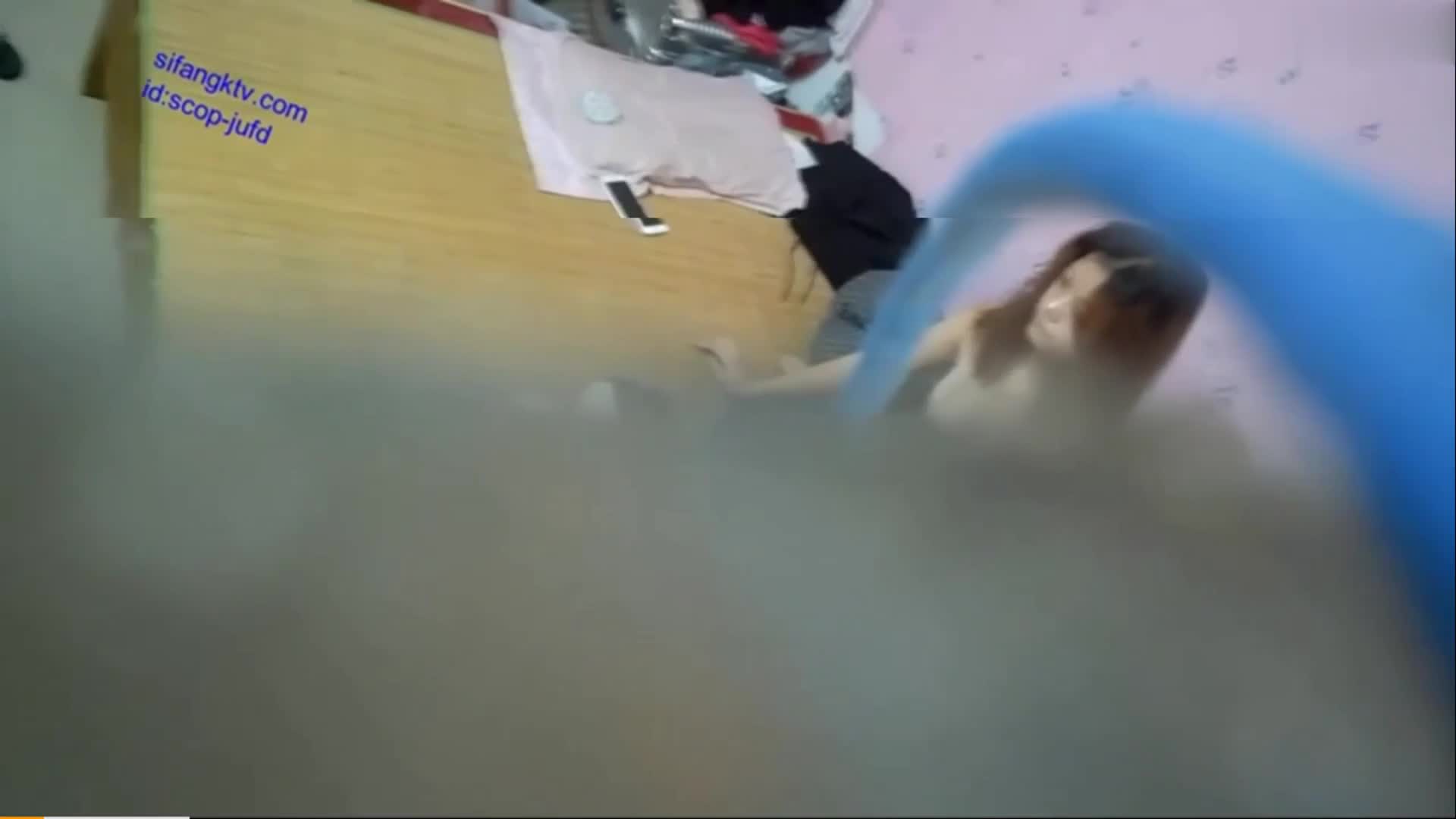 网络未流出过私房售价192元的【西林厕拍8】 哥哥乱伦18亲妹妹全方位窥探心动的女生终章