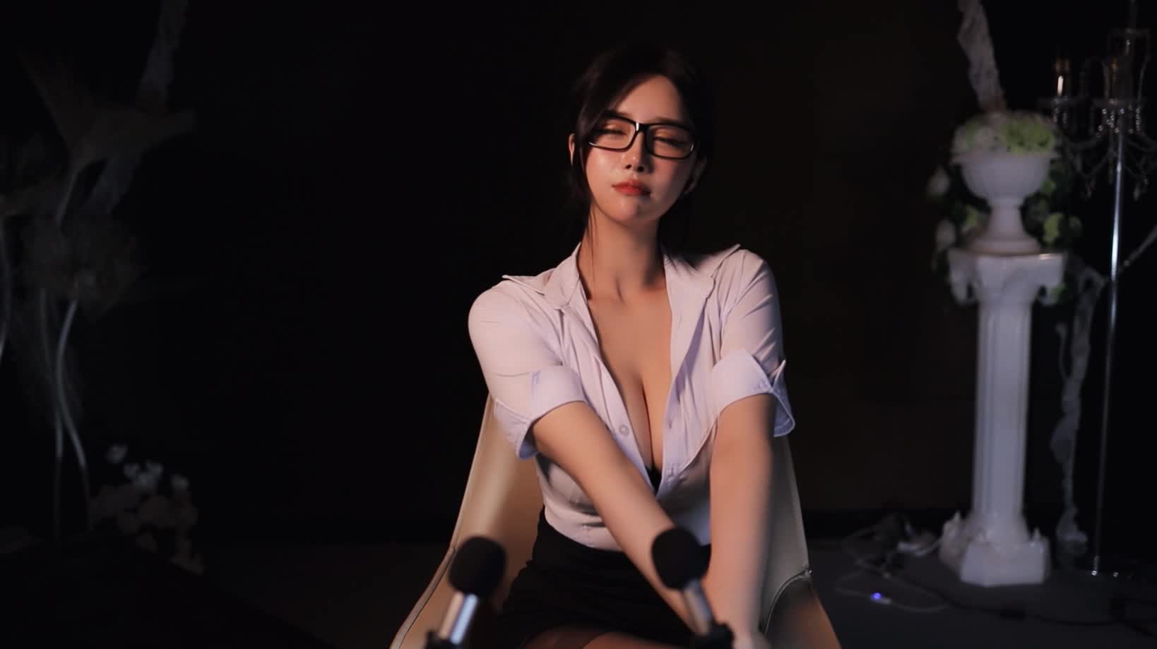 女上司背着老公调教下属av质感先看这个！