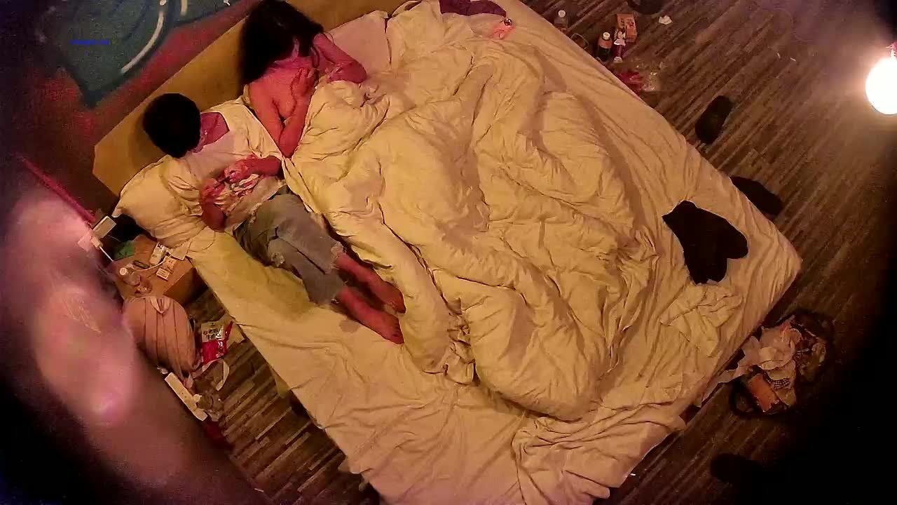 酒店偷拍大学生情侣性欲极强的极品美女入住一周累坏了眼镜男友7月6日-凌晨