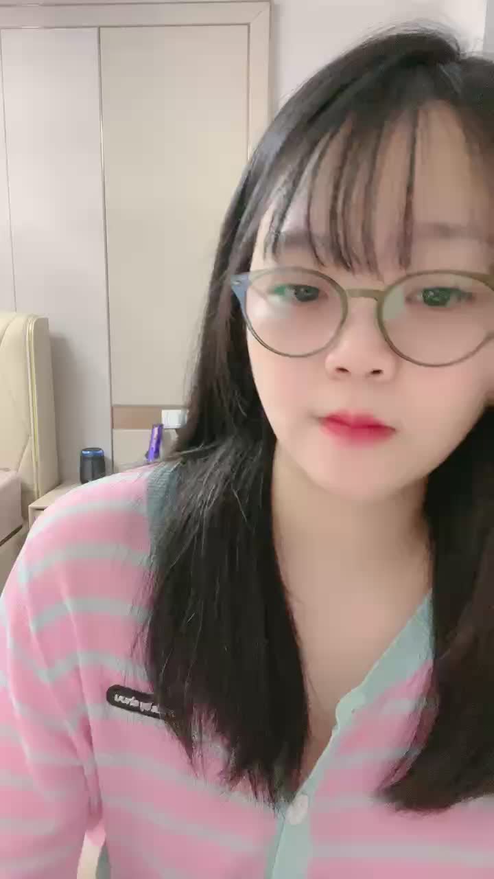 绿播转黄【猫猫兔】蜜桃臀~萌萌眼镜学妹~裸舞~道具秀【41V】 (6)