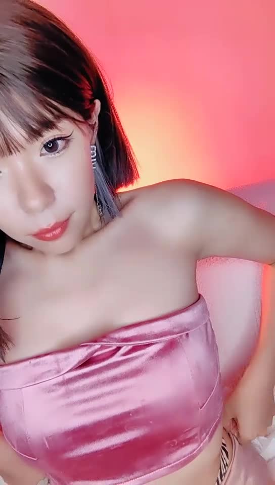 极品御姐【狮子座】骚舞~高跟黑丝~黑牛自慰塞穴~倒立自慰喷水【79V】 (23)