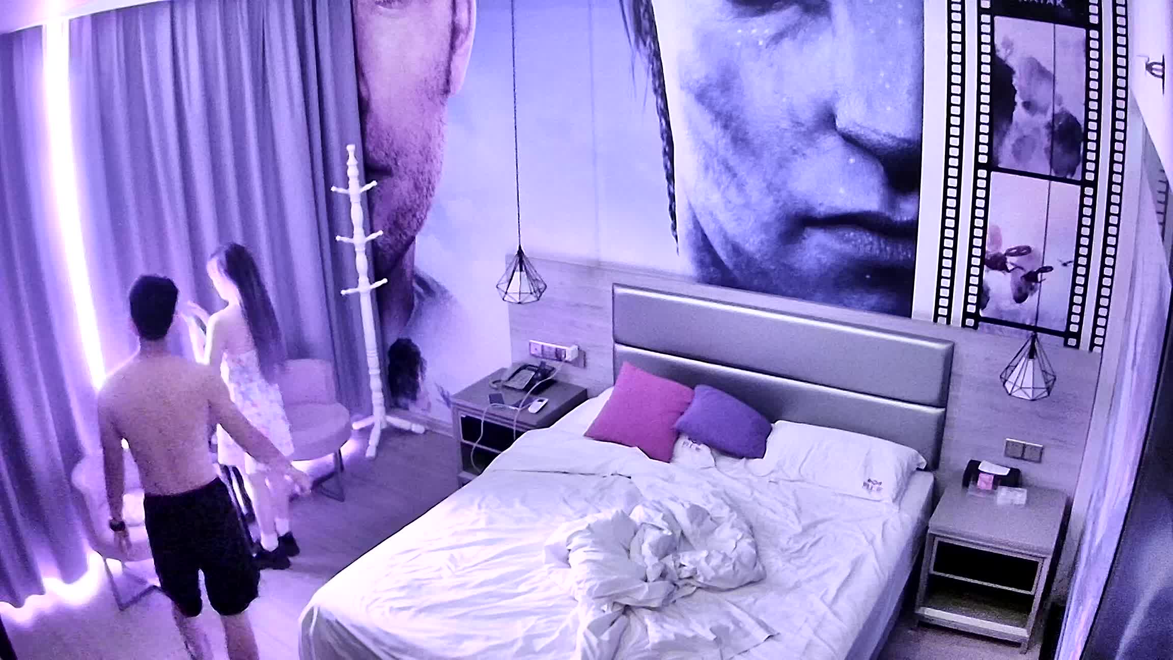 gc2048.com-2023-7-26【酒店偷拍】小伙刚睡醒找极品外围女，自带性感吊带黑丝，太骚了骑上猛坐，扶腰后入暴力输出