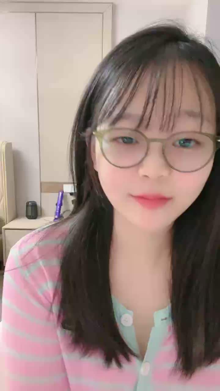 绿播转黄【猫猫兔】蜜桃臀~萌萌眼镜学妹~裸舞~道具秀【41V】 (8)