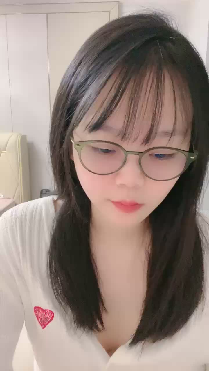 绿播转黄【猫猫兔】蜜桃臀~萌萌眼镜学妹~裸舞~道具秀【41V】 (7)