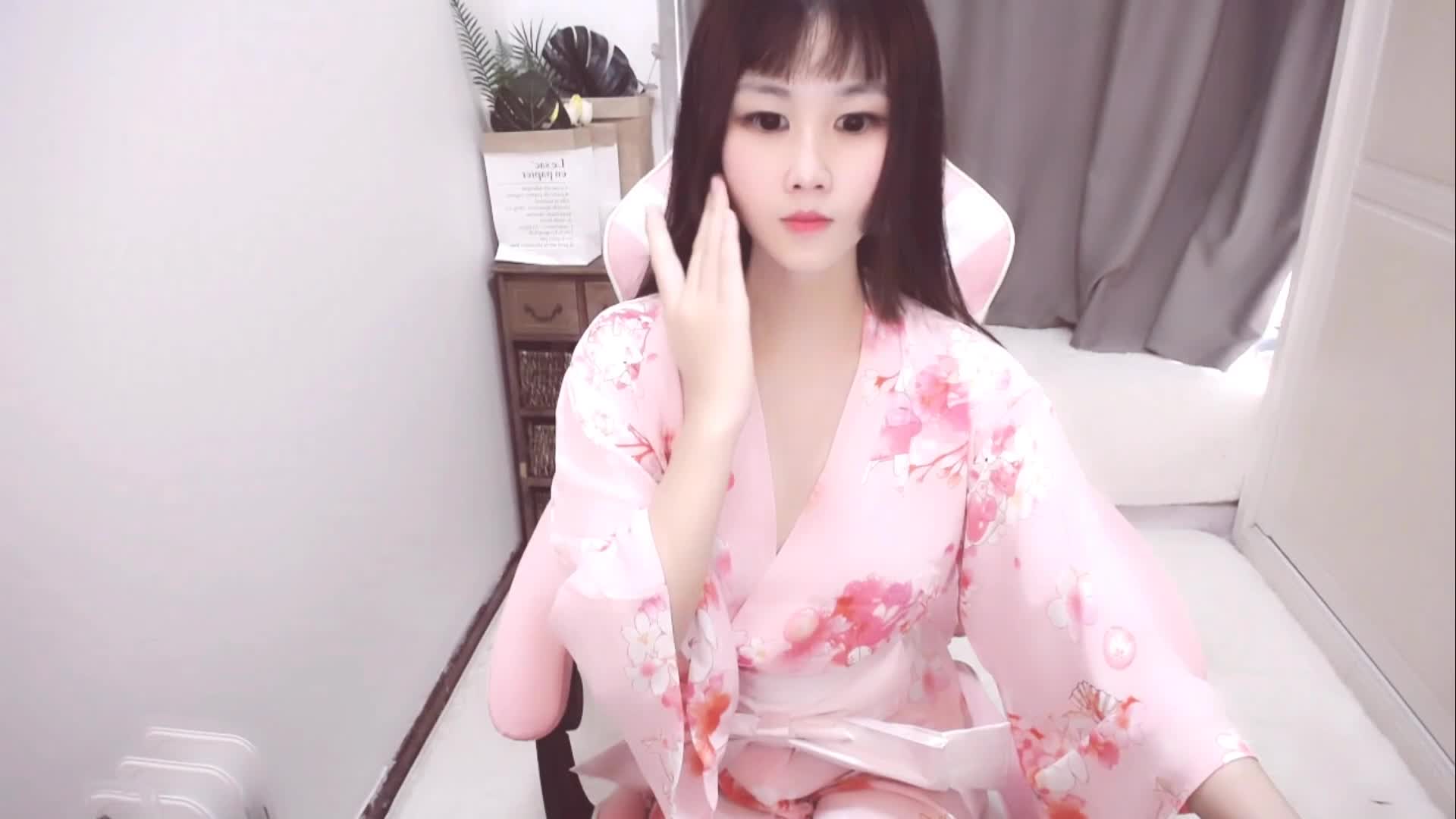 CB站~国人萝莉主播【twswag_Maywswag_June】直播诱惑~勾引诱人【33V】 (33)