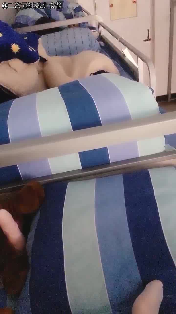 G奶在大学宿舍揉奶自慰【二次元狂热少女】 漂亮美乳爆奶 粉嫩美鲍 巨乳诱惑【57v】 (3)