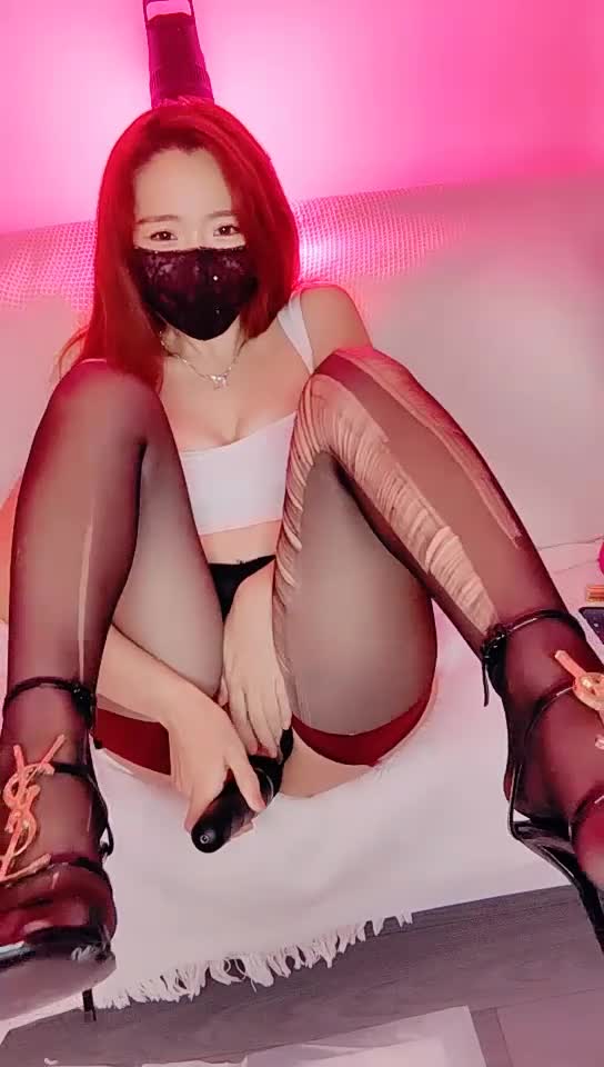 极品御姐【狮子座】骚舞~高跟黑丝~黑牛自慰塞穴~倒立自慰喷水【79V】 (24)