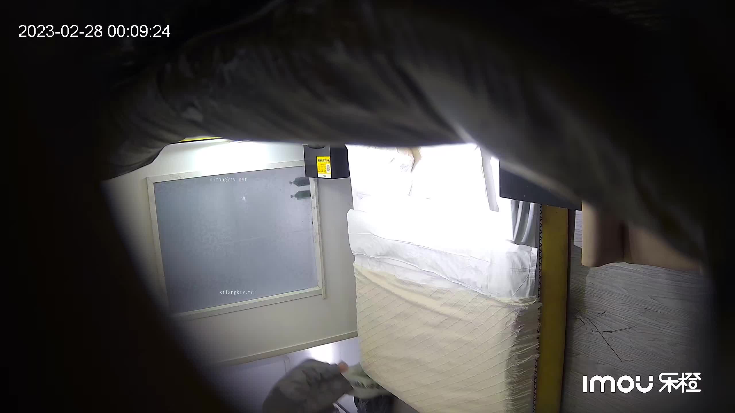 gc2048.com-2023-2-28流出酒店偷拍乐橙精品 还原女主播被公司经理潜规则女下属全过程