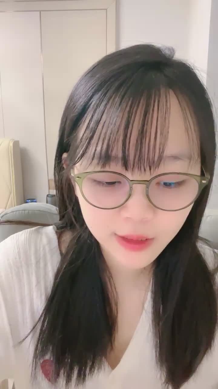 绿播转黄【猫猫兔】蜜桃臀~萌萌眼镜学妹~裸舞~道具秀【41V】 (25)