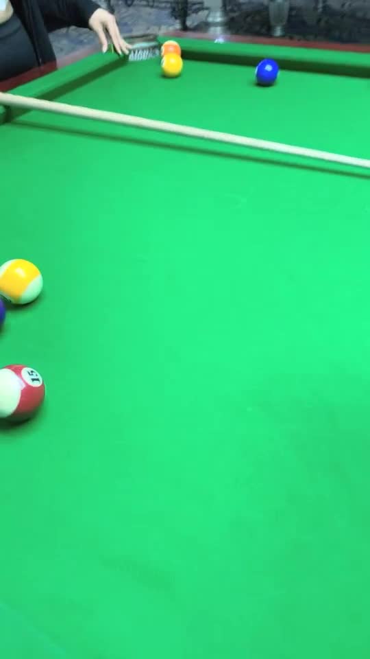 用金钱诱惑拜金大学生兼职【周导演员海选】夏日集结众多美女，淫窟内群P 户外勾搭【99v】 (87)