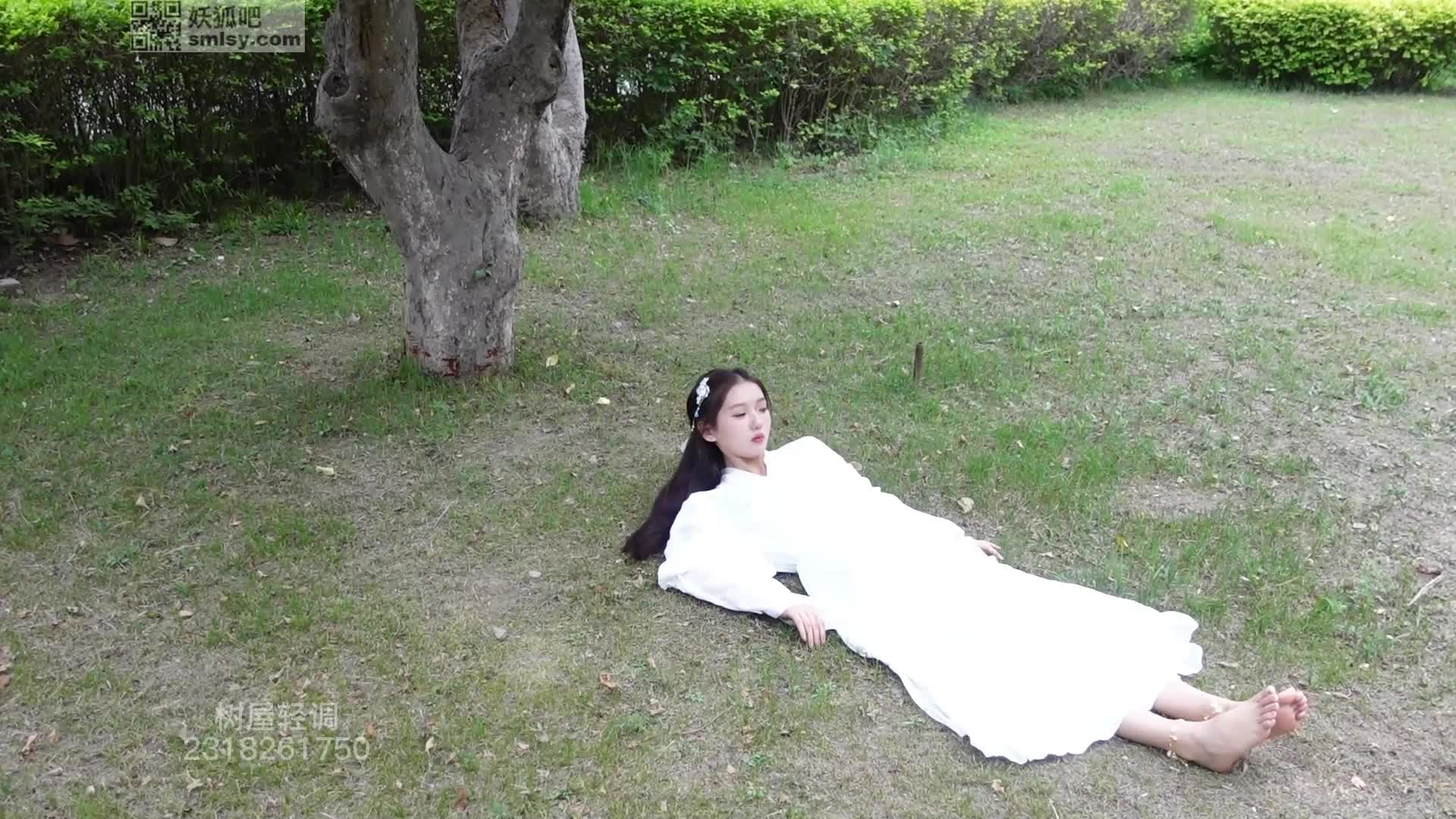 【树屋轻调】古风少女灵灵正在草地上悠闲的散步看书，突然被蒙面人迷晕，然后带到酒店各种玩弄输出