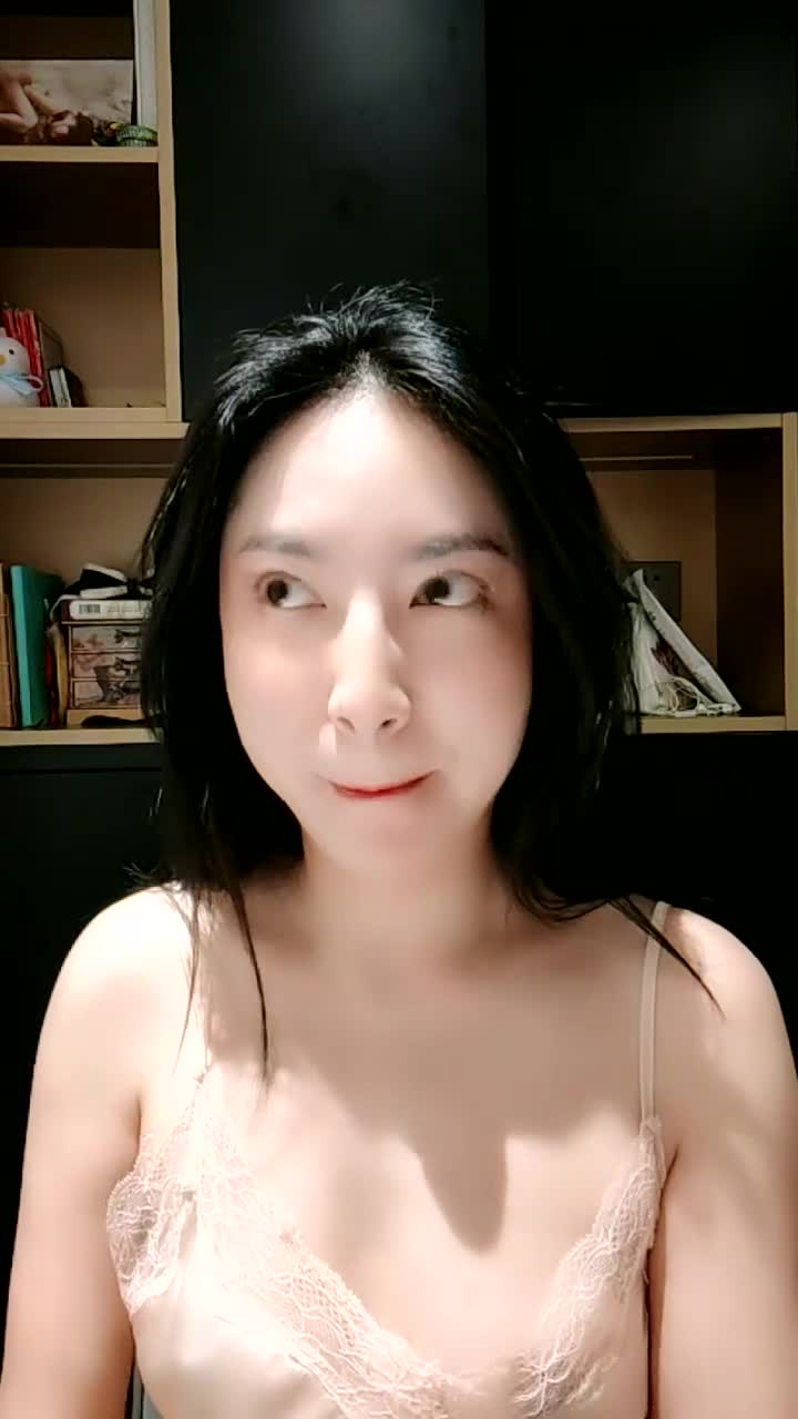 【是你的小丸子呀】母狗御姐~!喝醉直播~道具自慰~喷尿~骚【62V】 (34)