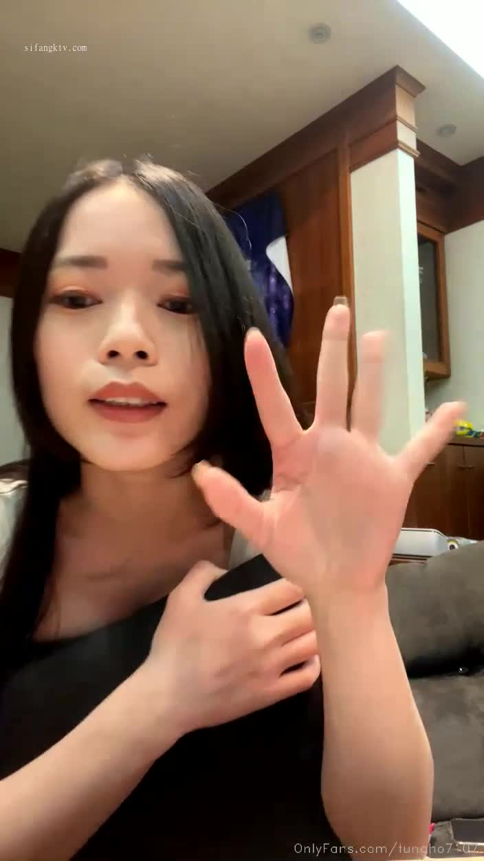 宝岛炮王『信义赵又廷』疫情下约炮素人辣妹小雨叫床嗲嗲的无套直接内射高清720P版