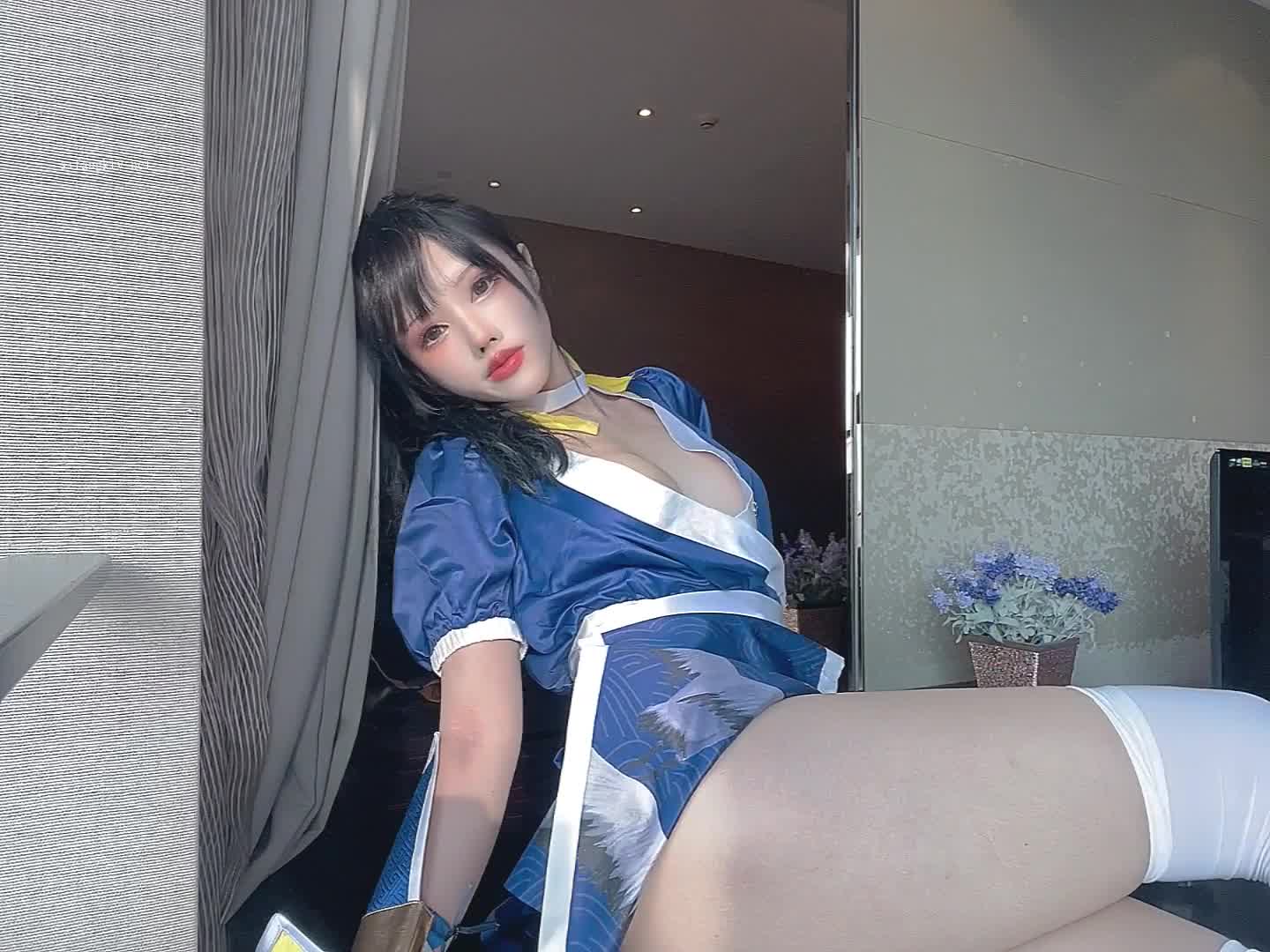 著名COSER钛合金TiTi超大合集震撼来袭,四点全露各种道具【4000 pv 】 (1)