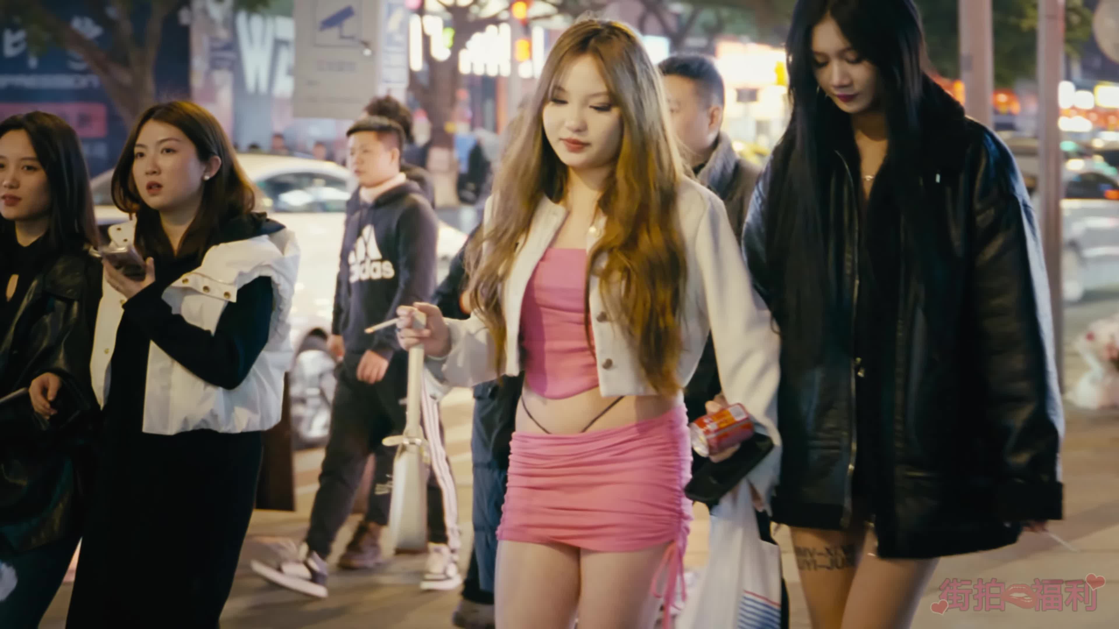 情人节特辑，执子之手与子偕老，感受酒吧街的爱情