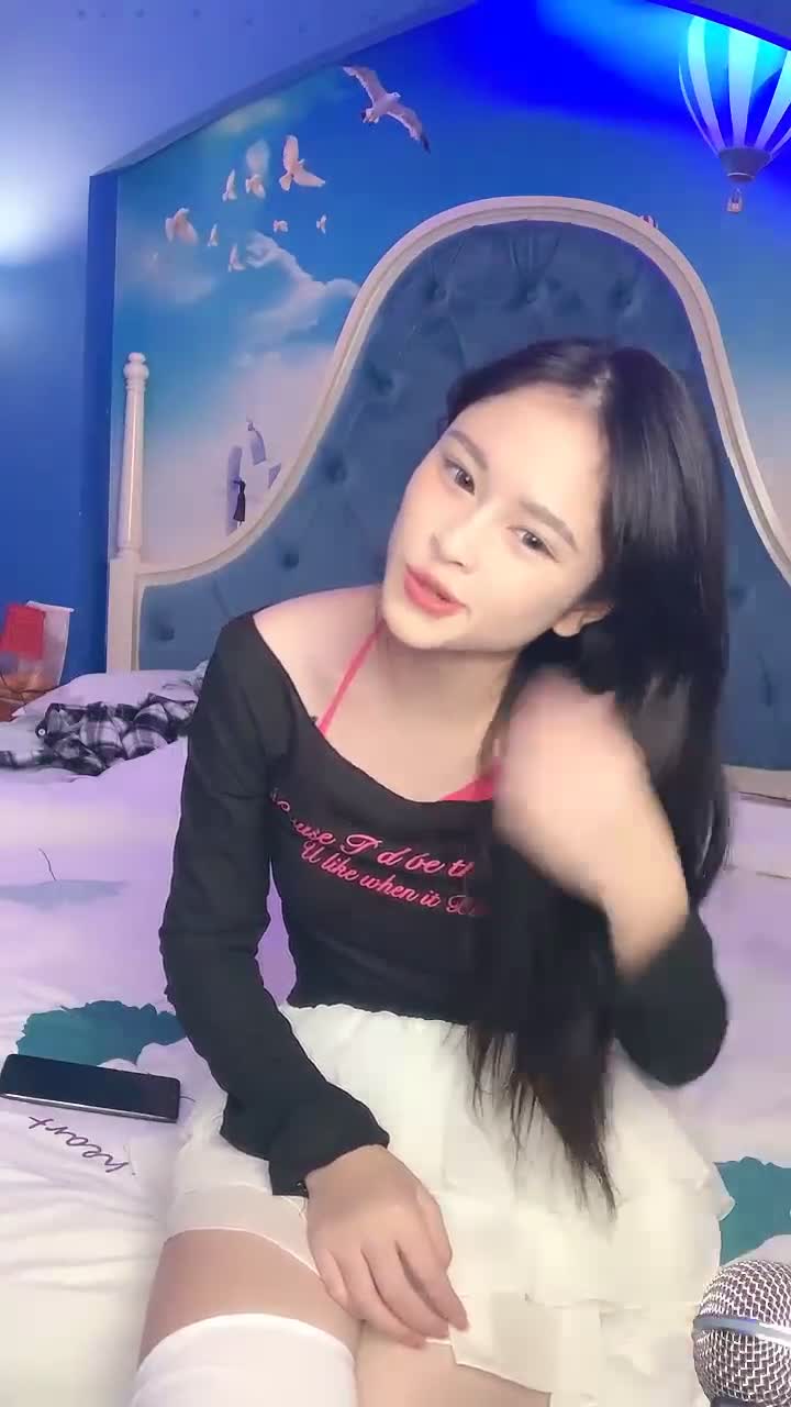 新人学妹校花~虎牙小妹妹【性感小橘猫】超级可爱~掰粉逼~比心自慰【50V】 (25)