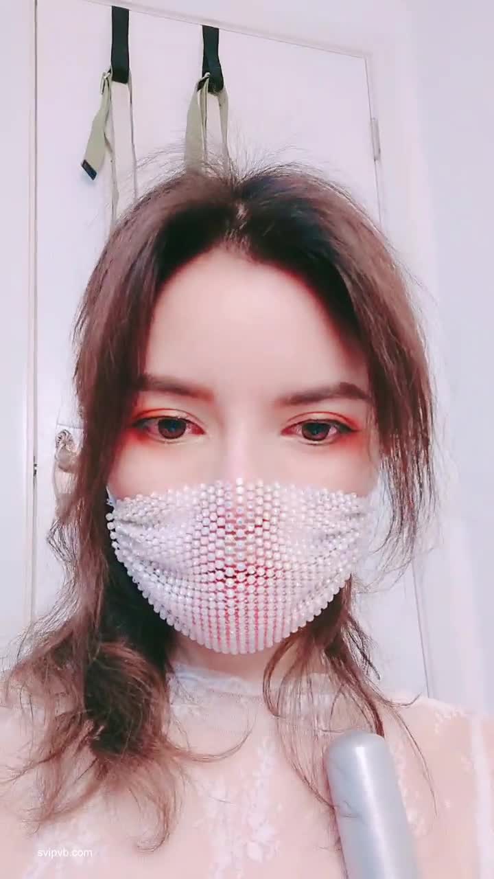 175大长腿骚【小丫狸】拥有高挑身材大长腿的骚女主播喜欢穿着连体黑丝袜用各种道具插插自己的骚浪小穴【95v】 (88)