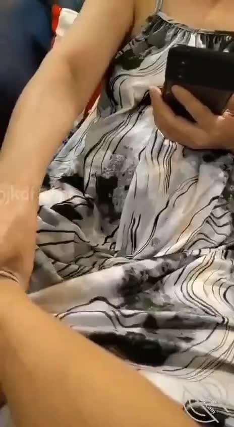 海角大神披风少年爱老妈作品 年纪轻不懂事 直接把妈妈干的抽搐 哭了，可能这也是爱妈妈的一种方式吧 无套爆操让她高潮了三次 干完妈妈说腿都麻了 还帮她把精子都挤出来了