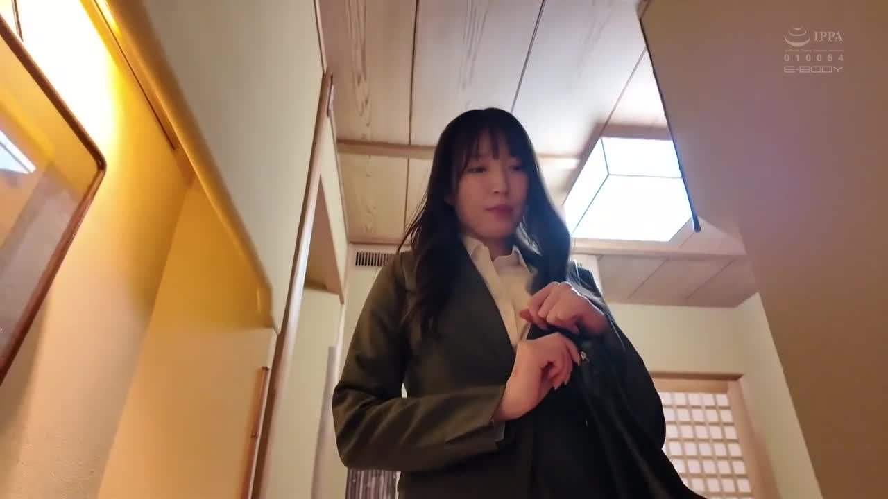 EBWH-124 淫荡性爱伺候 为了保护公司美女老板跟客户大叔们疯狂打炮到天亮… 
#二阶堂丽 #群交 #轮奸 #和服 #巨乳 #少女