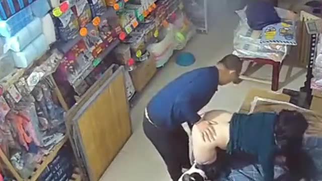 #乱伦 #父女 父女乱伦 糟老头子贼心不死一大把年纪了还要操已经嫁人的闺女