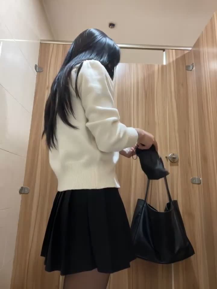 Asia-Lynn_2024-11-08_22-33-38_048