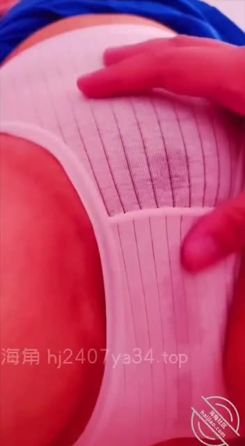 海角大神熟控大胖操公司熟女领导，隔着内裤把领导的大肥逼玩出水了，用剪刀把内裤剪开露出美鲍，不怕剪到逼毛了嘛 随后便无套插入湿暖大蜜穴取暖

今天加更的一条还满意吗 兄弟们赞点起来